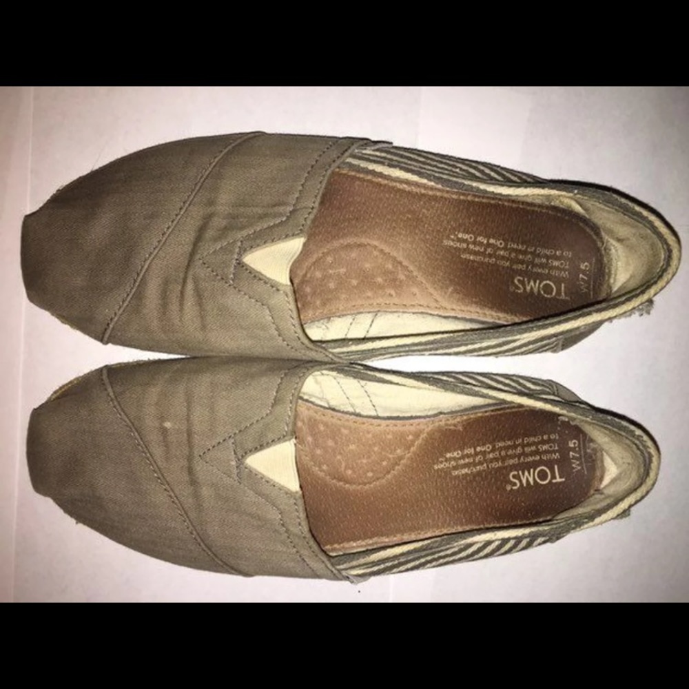 Grey & White Toms 7.5